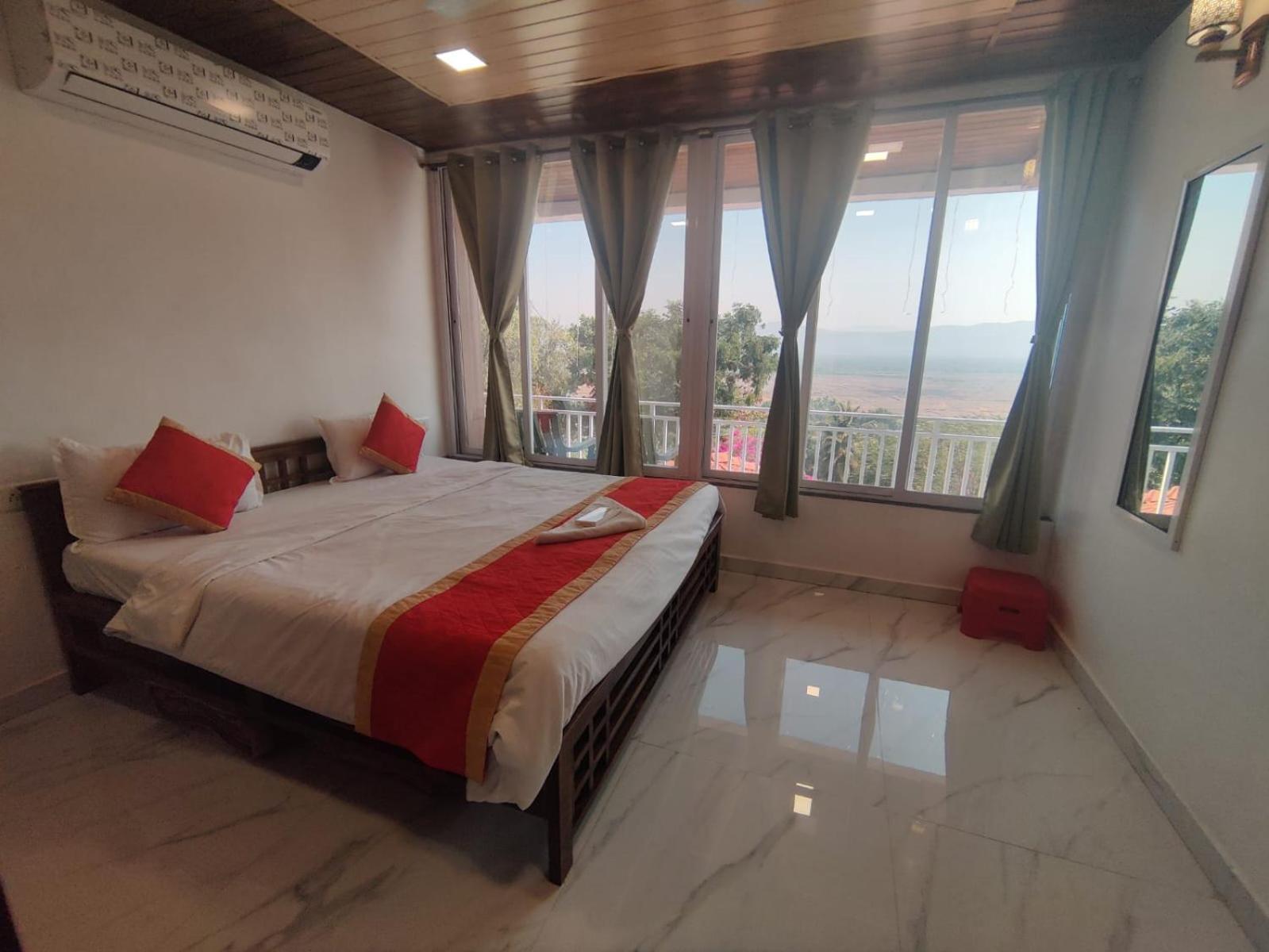 Whitehouse Homestay By Oxystays Hospitality Alībāg Exterior foto